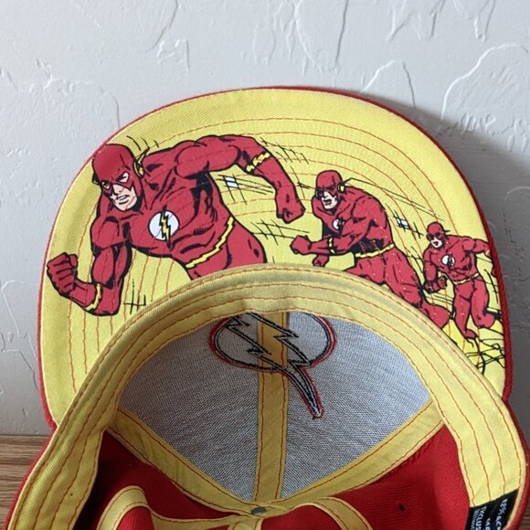 RARE! DC The Flash Wool Fitted Cap - Picture 4 of 7